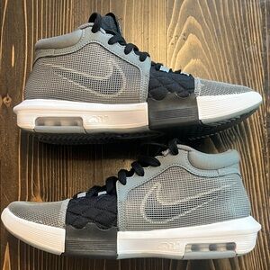 Men’s Nike LeBron Witness VIII Size 9 Basketball Shoes